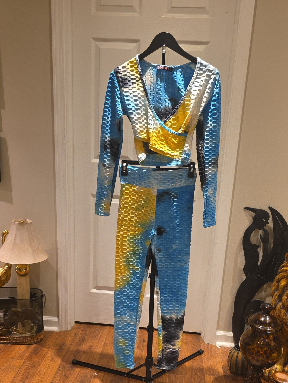 Sporto Blue & Yellow Textured Crop Top with High-Waist Leggings Set